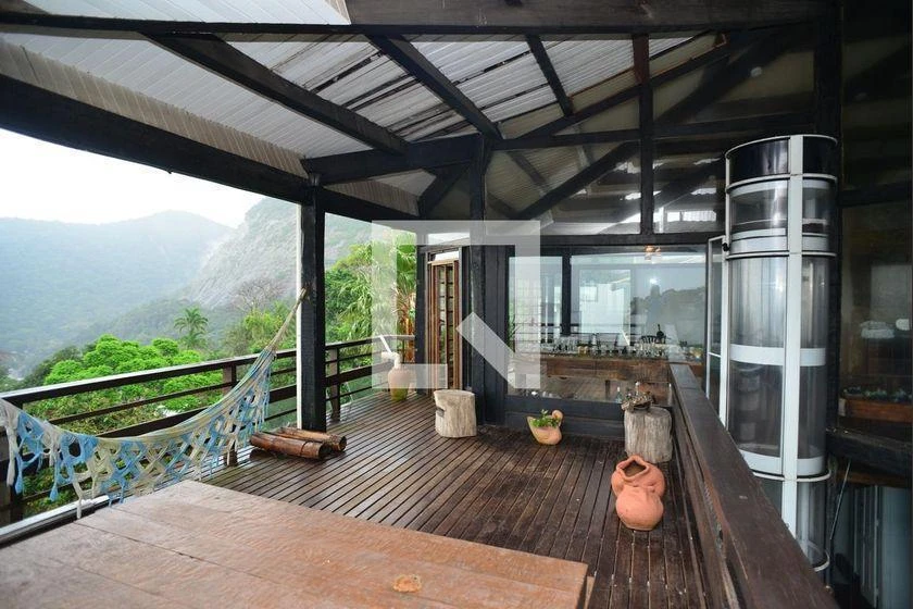 5-bedroom house with a water view — photo 15