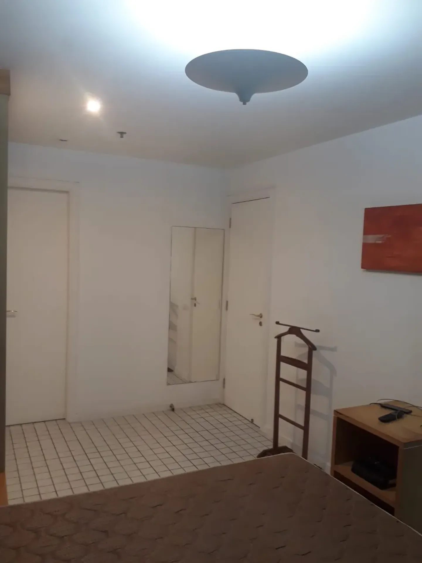 One-bedroom apartment in a building with a gym — photo 15