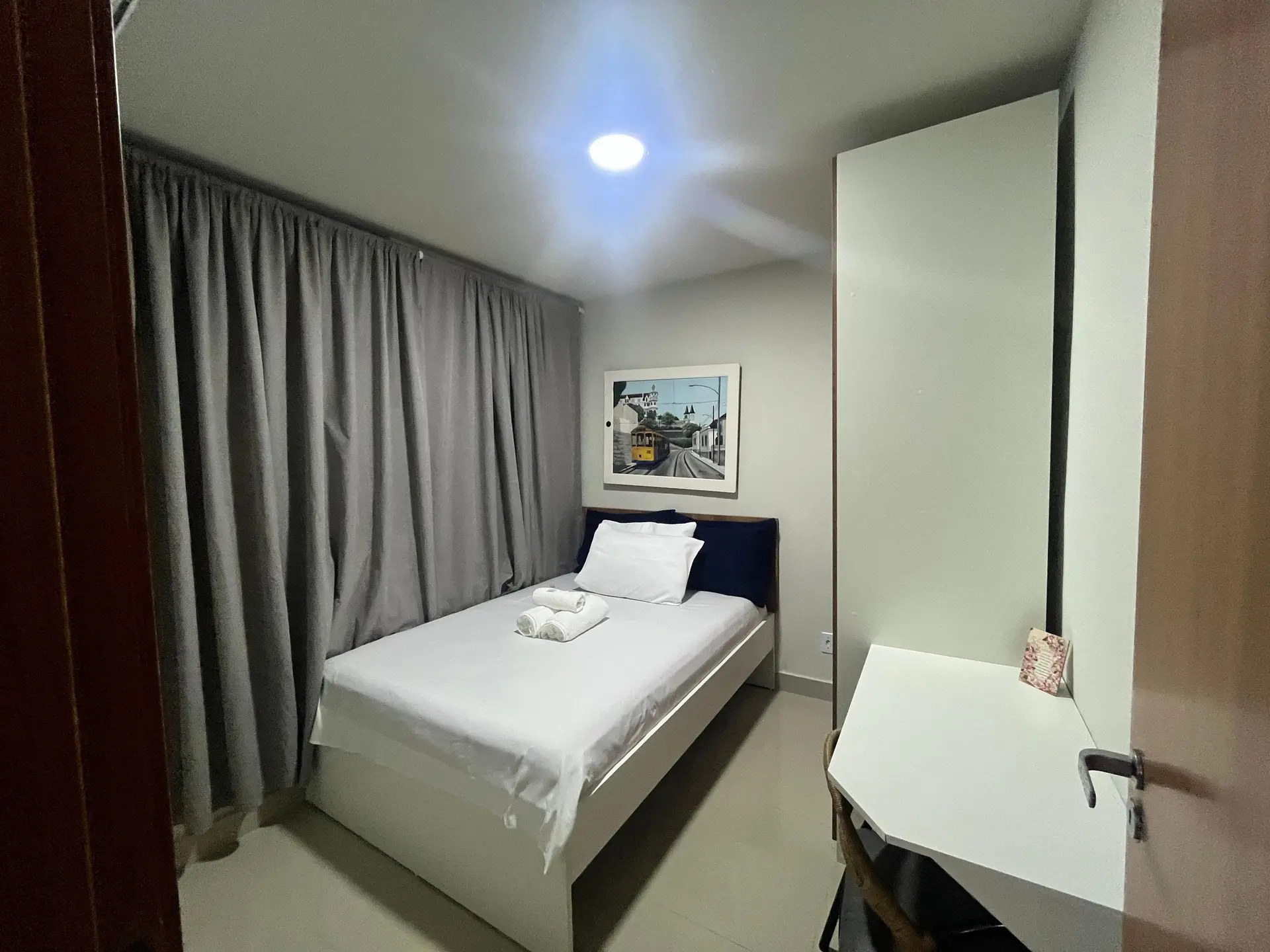 Furnished 2-bedroom apartment with built-in wardrobes — photo 17