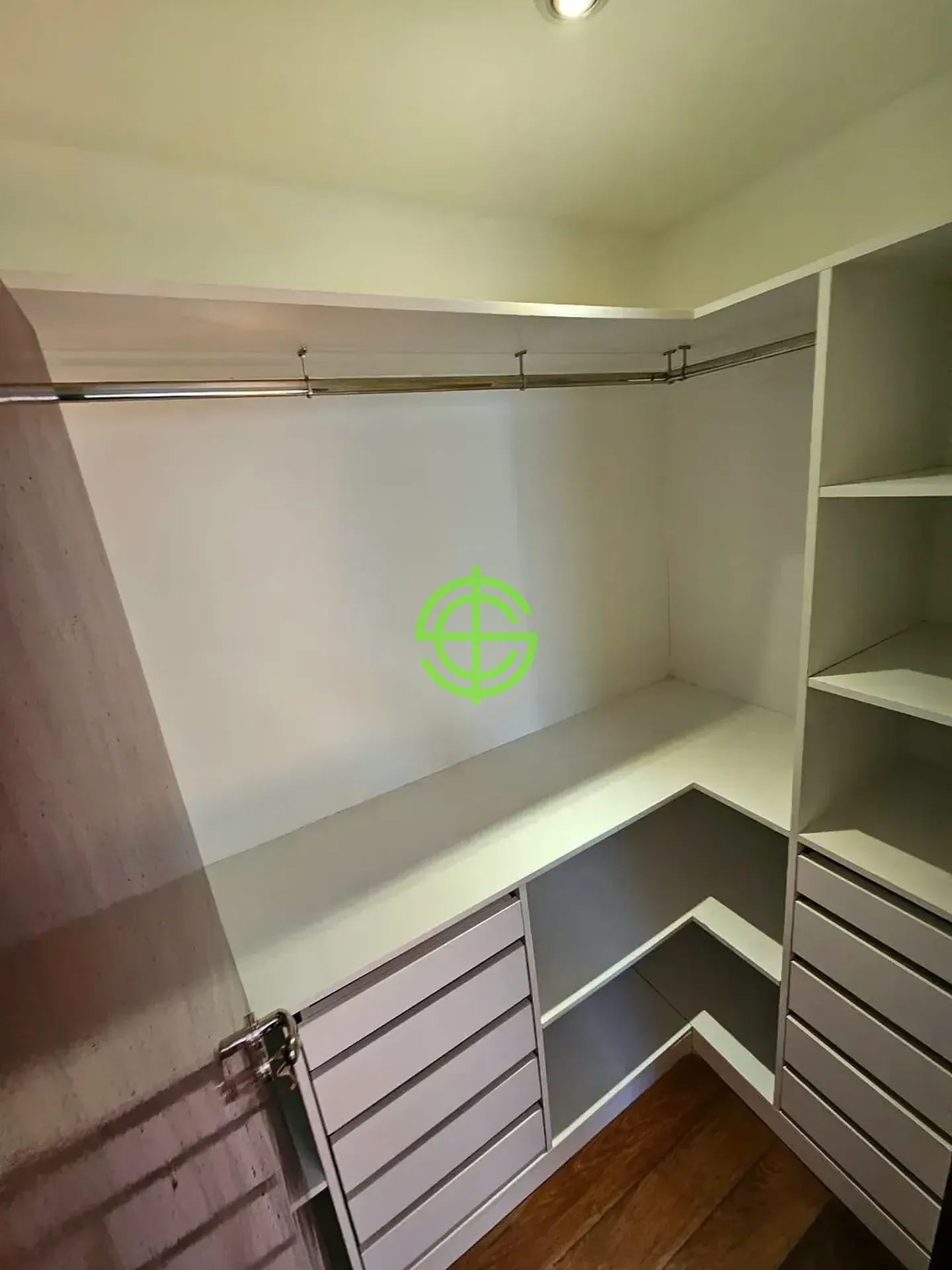 Apartamento com 3 quartos, 4 banheiros e cozinha fechada — photo 28