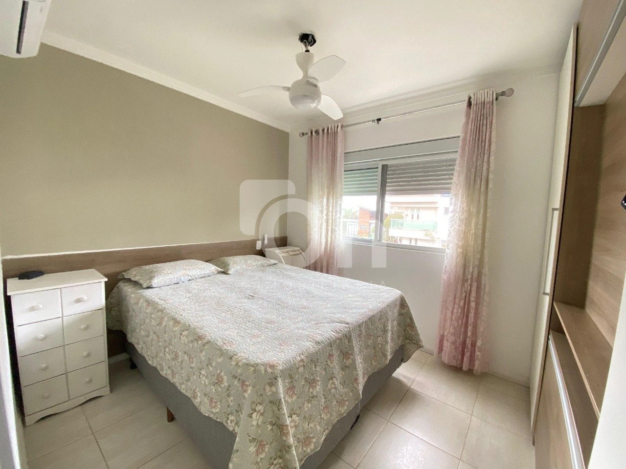 Furnished apartment, 105 m², with a glass-enclosed balcony — photo 15