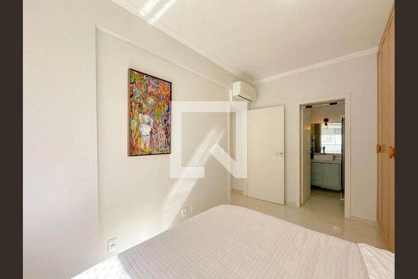Balcony with a grill in a 2-bedroom apartment, 92 m² — photo 16