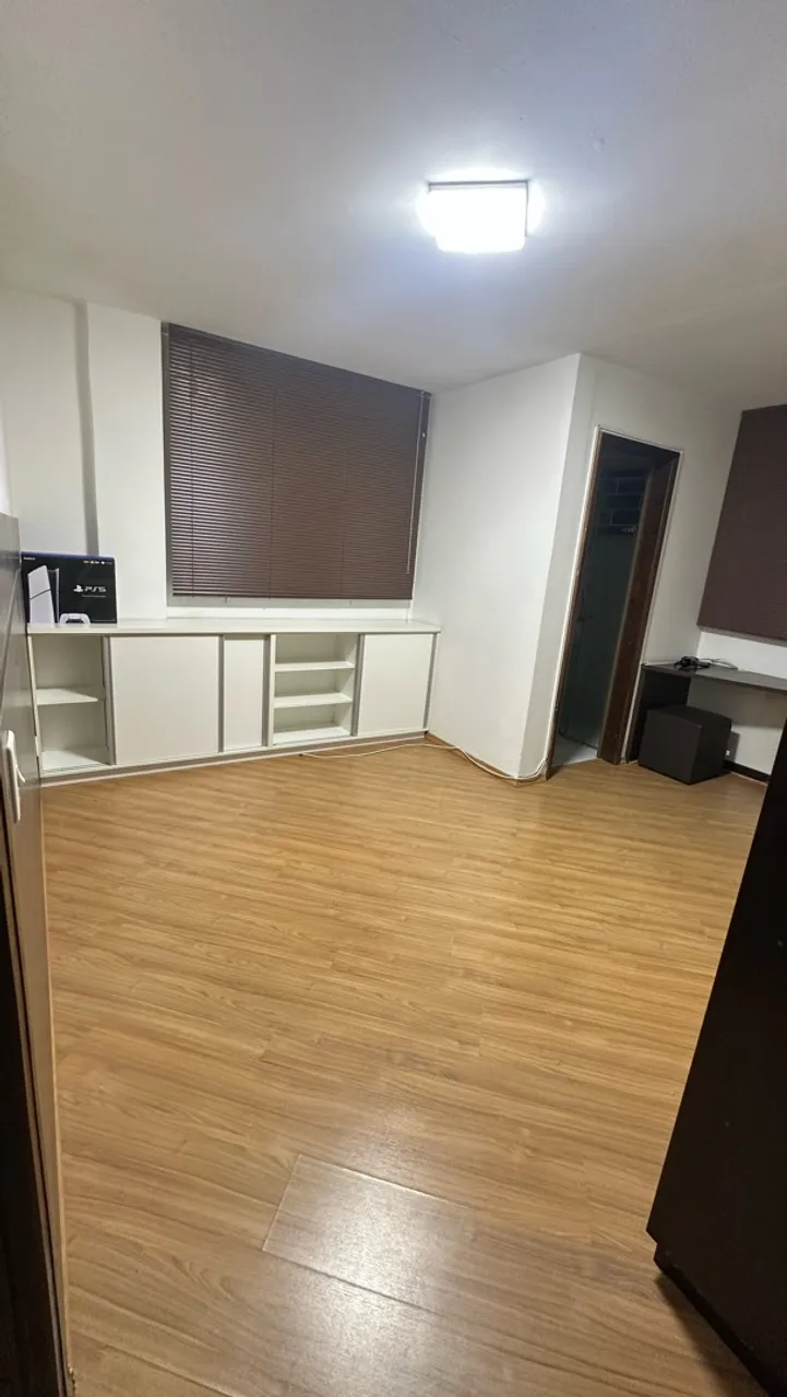 2-bedroom apartment with wood or laminate floors — photo 7