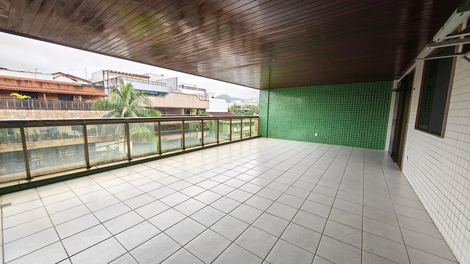 3-bedroom apartment in a building with a pool — photo 11