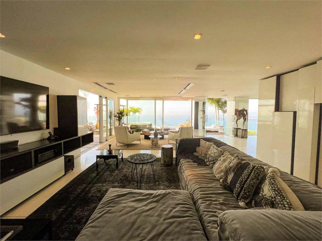 Furnished house with 5 en-suite rooms and 918 m² — photo 14