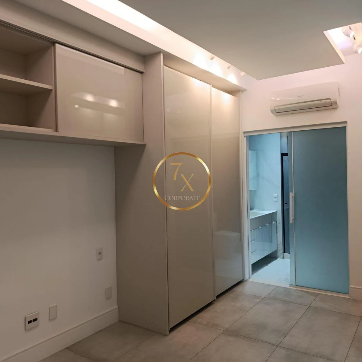 70 m² loft with 1 en-suite bedroom and water view — photo 13
