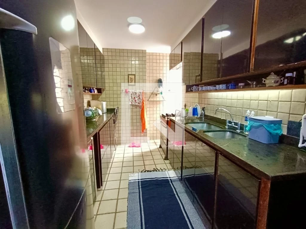 Furnished 2-bedroom apartment with private balcony BBQ — photo 34