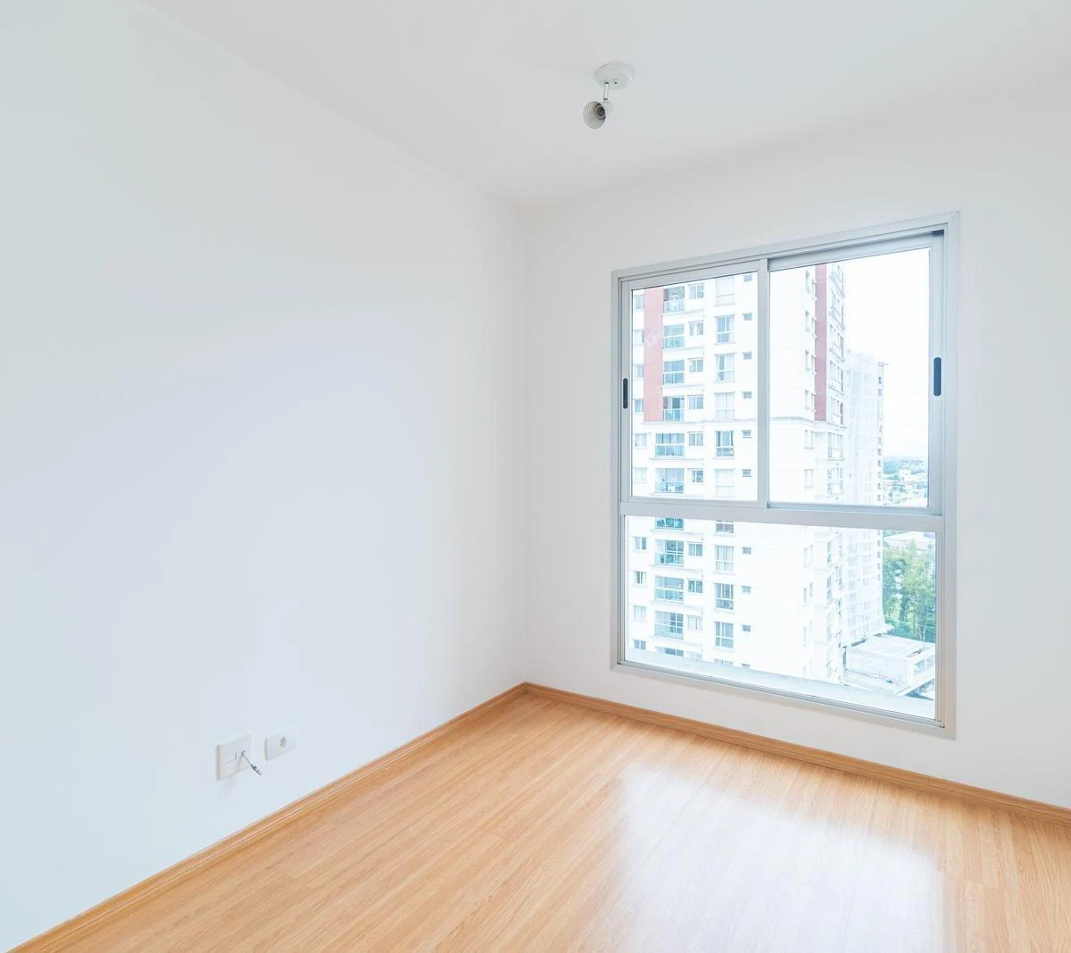 2-bedroom apartment with a washing machine in Curitiba — photo 31