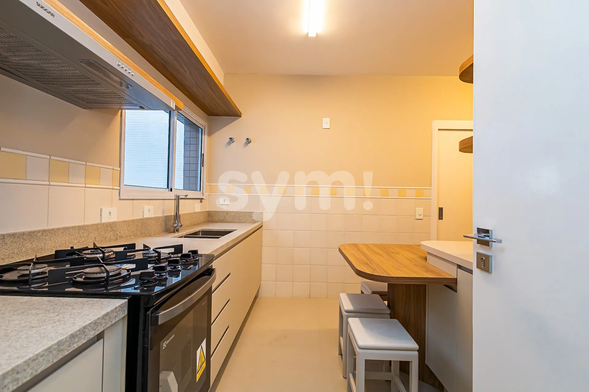 2-bedroom apartment with fitted kitchen and 2 parking spots — photo 9