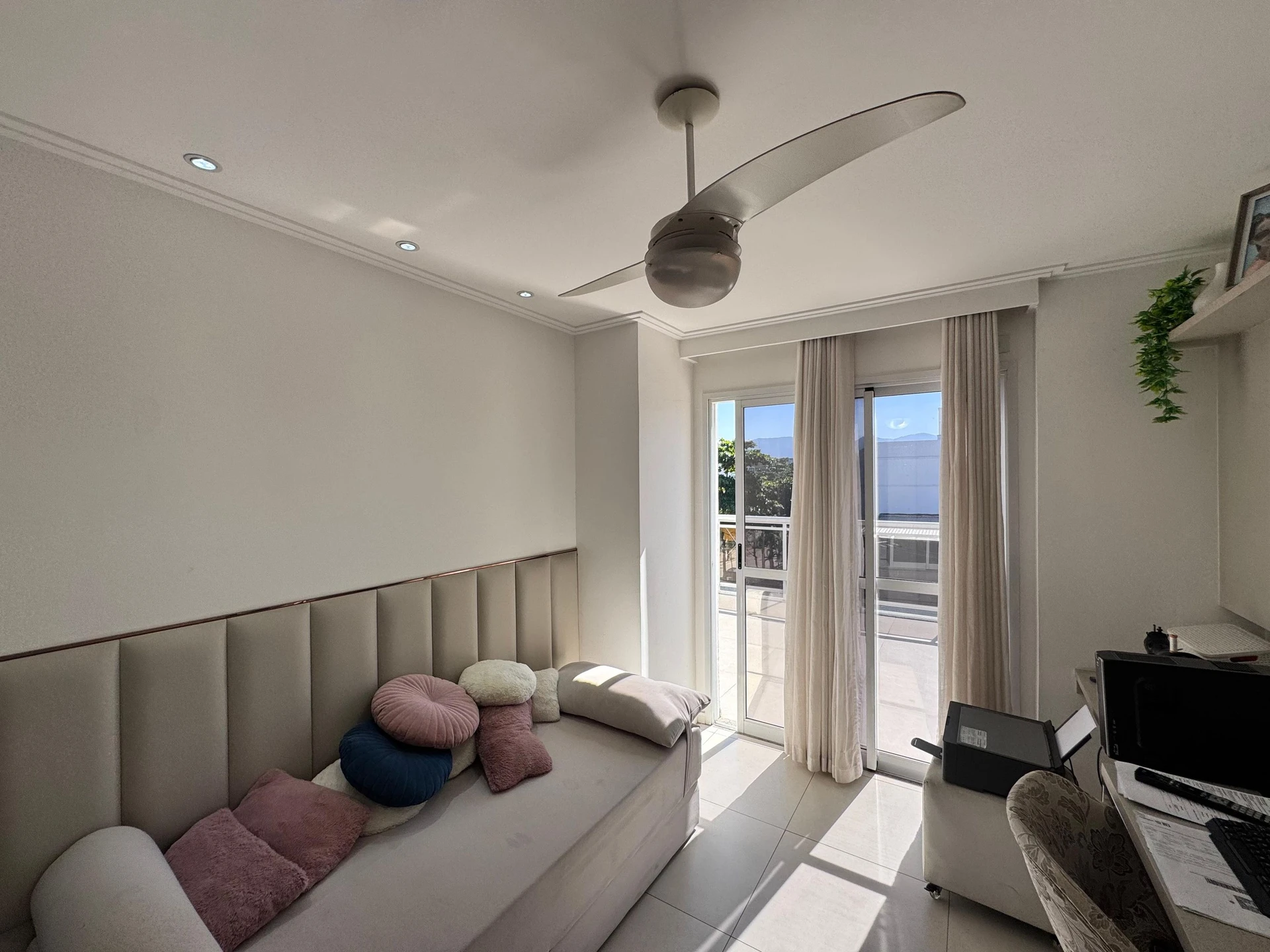 Furnished apartment with 3 bedrooms and 2 parking spaces — photo 18