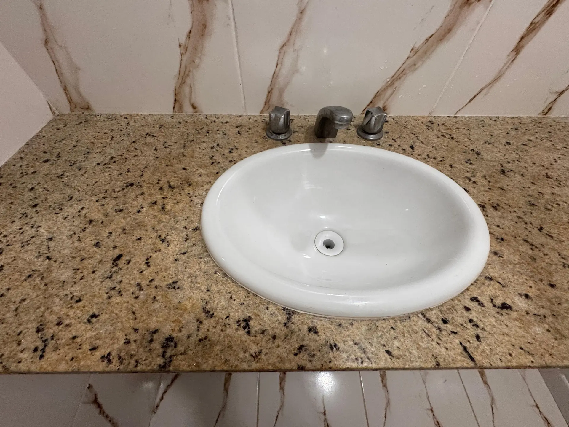 Washing machine in a one-bedroom house, 76 m² — photo 9