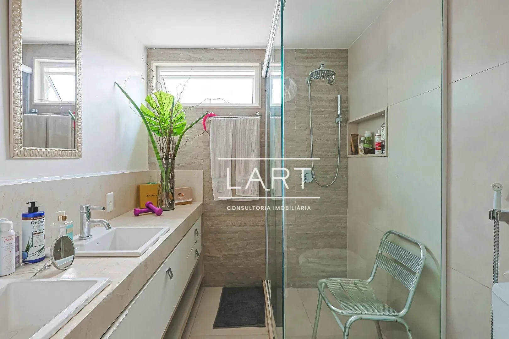Apartamento com 4 dormitórios e 350 m²; área social ampla — photo 31