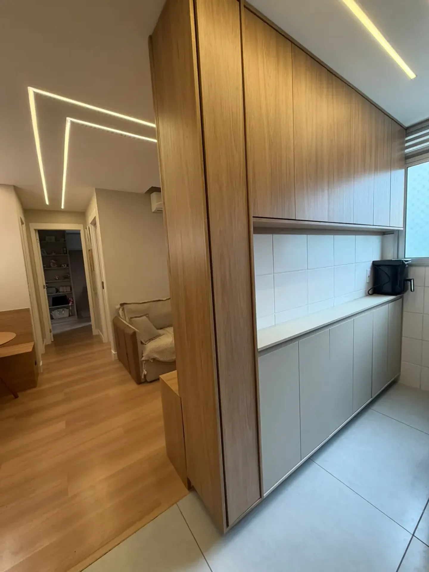 Balcony with a grill in a 2-bedroom apartment, 51 m² — photo 22