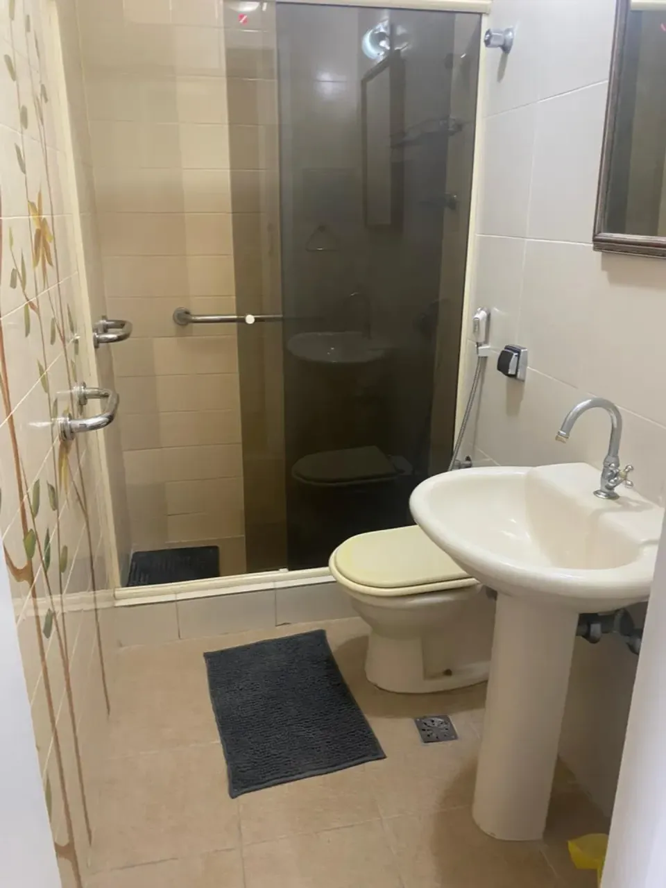 Furnished apartment with 3 bedrooms and 1 bathroom — photo 17