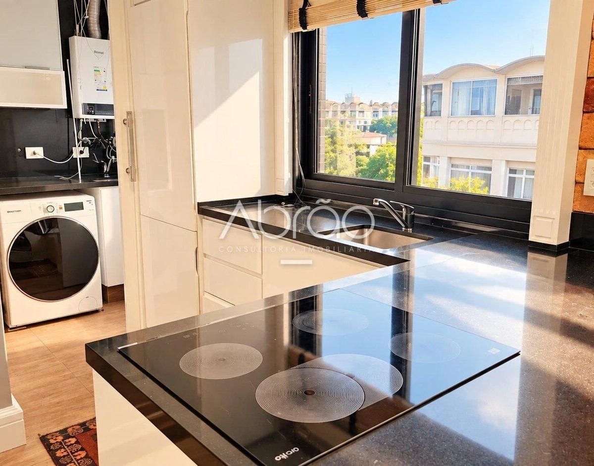 Furnished apartment, 98 m², with floor-to-ceiling windows — photo 2