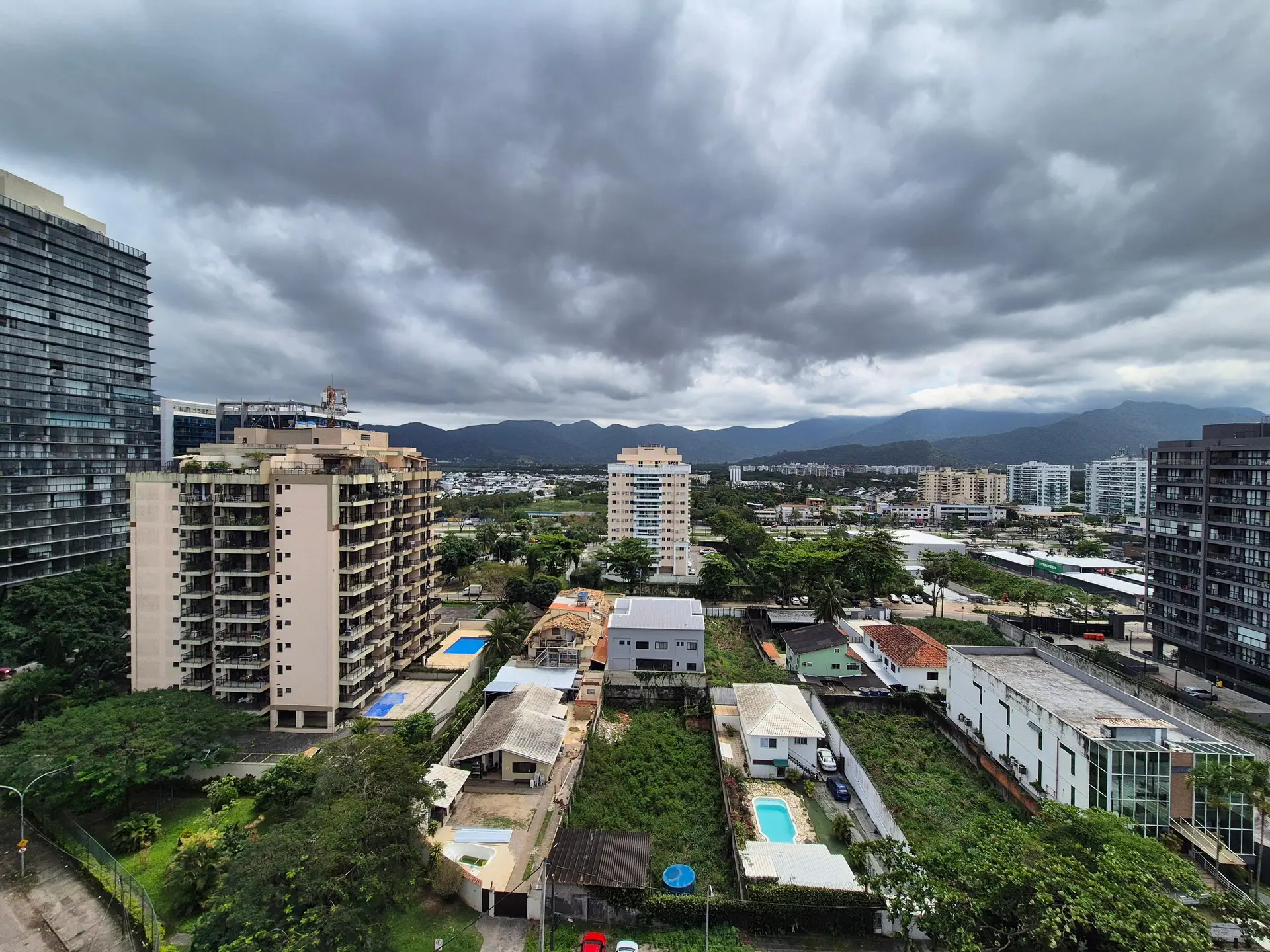 Furnished 2-bedroom apartment with enclosed balcony — photo 38