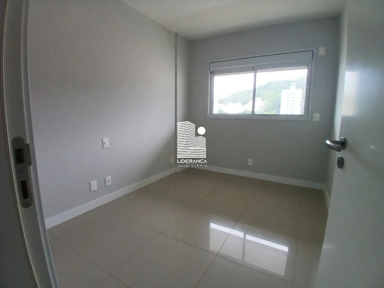 Mountain view in a 2-bedroom apartment, 79 m² — photo 15