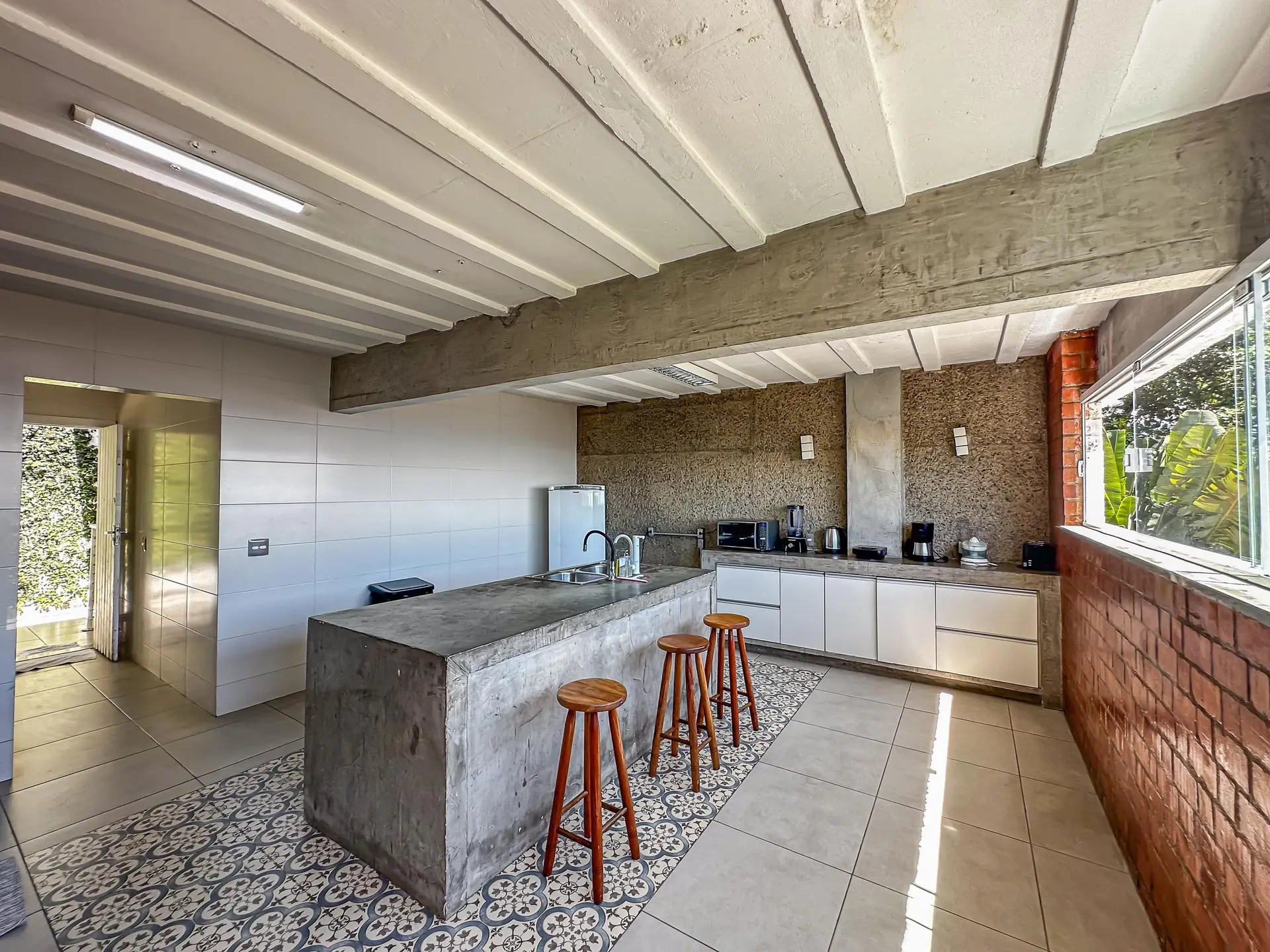 Floor-to-ceiling windows in a 4-bedroom house, 400 m² — photo 16