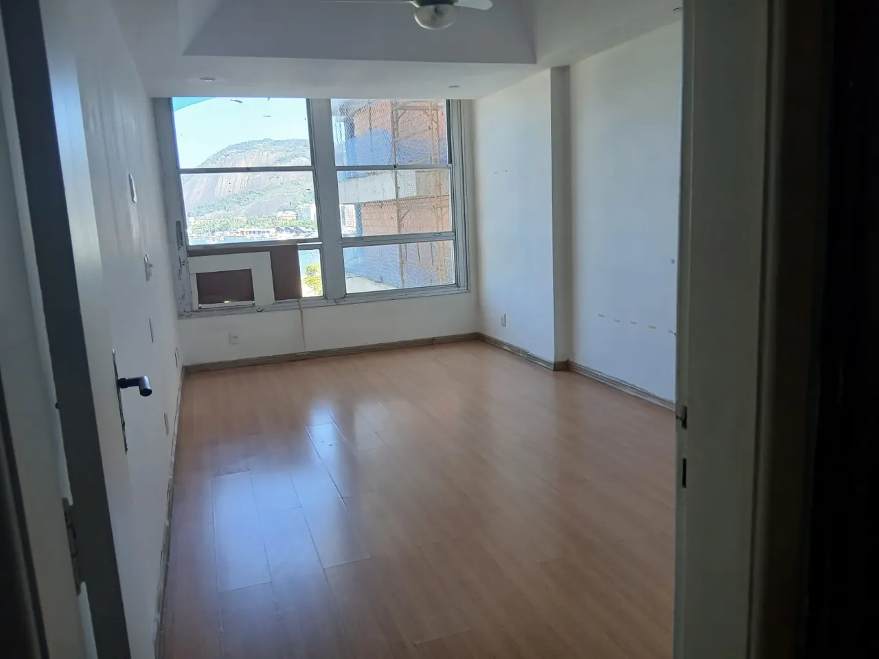 Furnished 4-bedroom apartment with a gas stove kitchen — photo 8