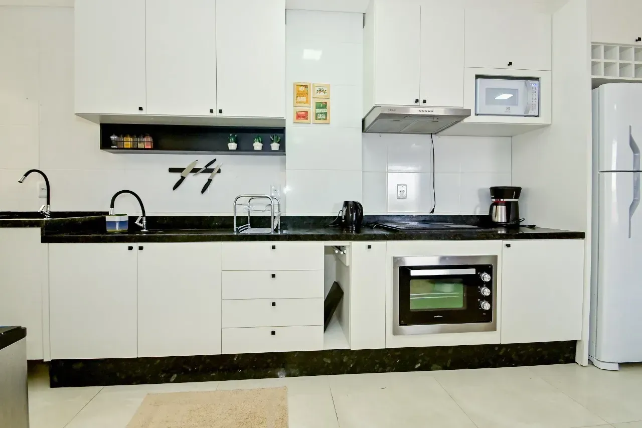Furnished 1-bedroom apartment with 3 bathrooms — photo 18