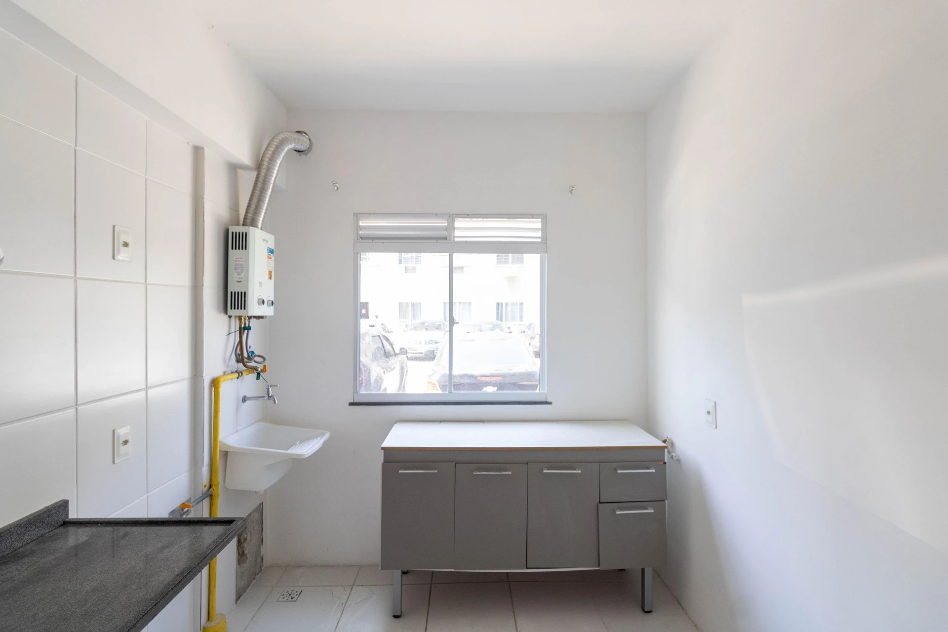 2-bedroom apartment in a building with a gym — photo 7