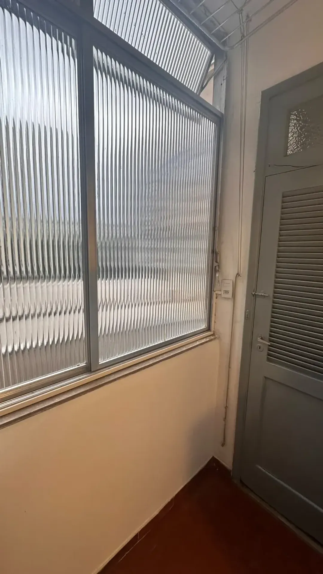 Departamento de 1 dormitorio con piso de madera o laminado — photo 29