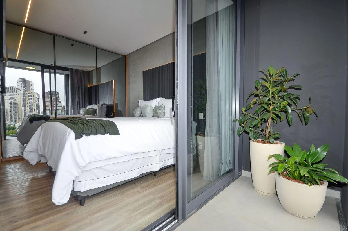 Furnished 1-bedroom apartment with balcony and grill — photo 48