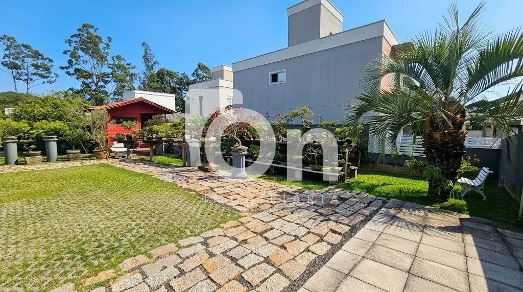 2-bedroom house with a mountain view in Florianópolis — photo 30