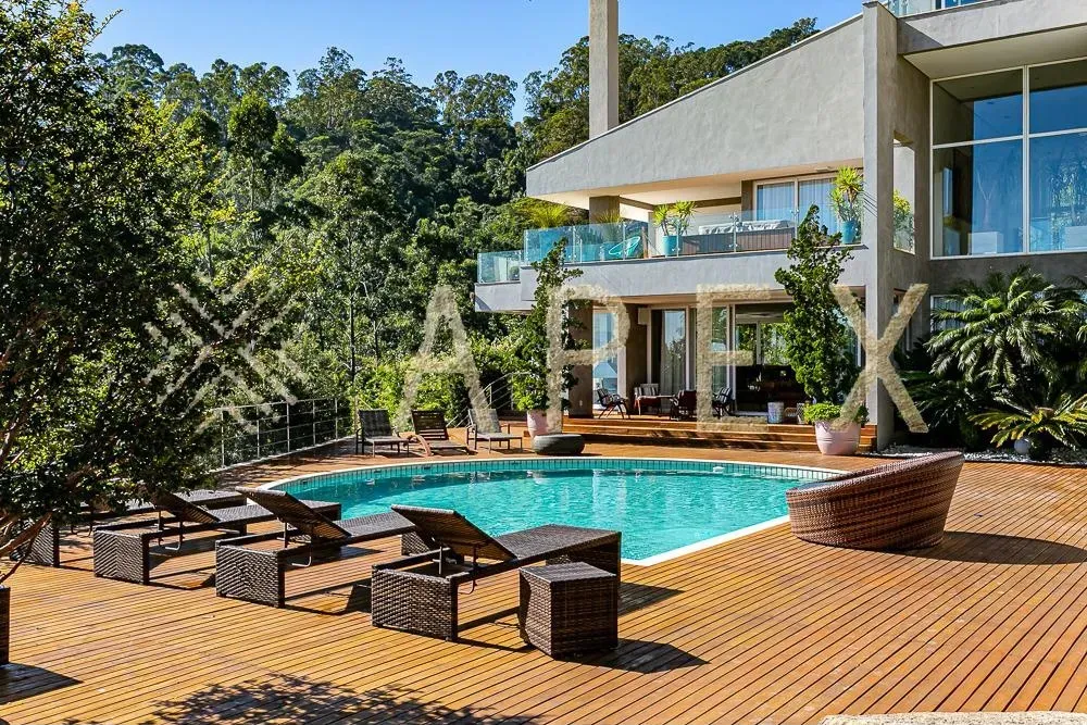 6 en-suite bedrooms, 9 bathrooms, 1600 m² and BBQ — photo 42