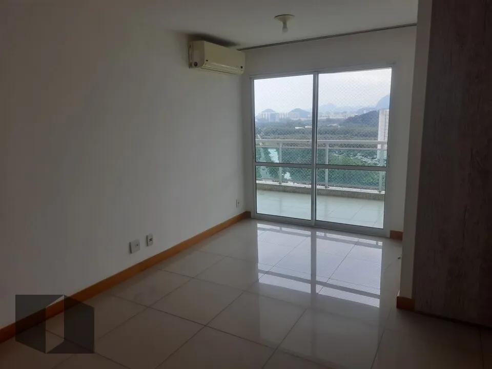 3-bedroom apartment with balcony and city views — photo 15