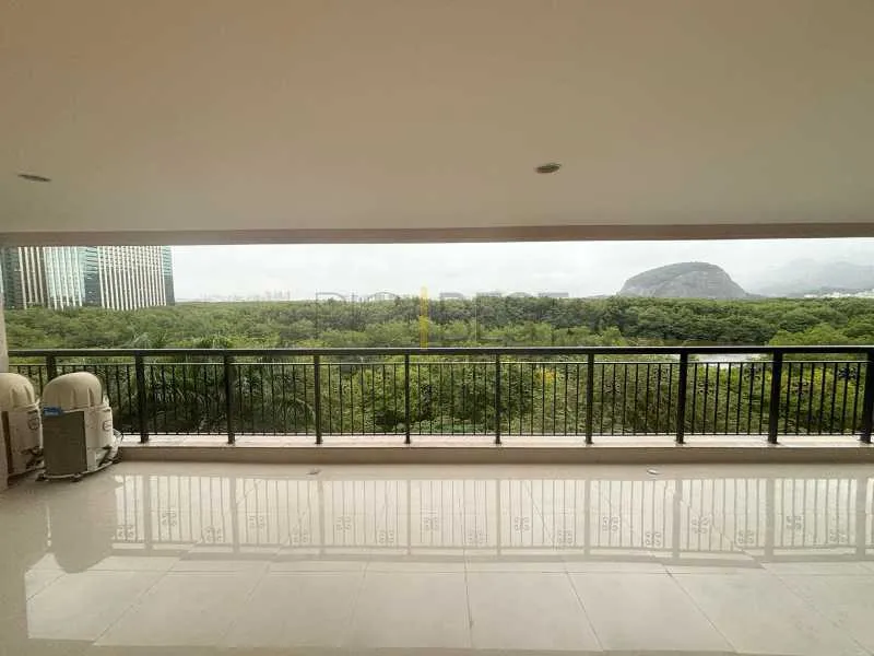 Apartment with 4 bedrooms, 5 bathrooms and a balcony — photo 3