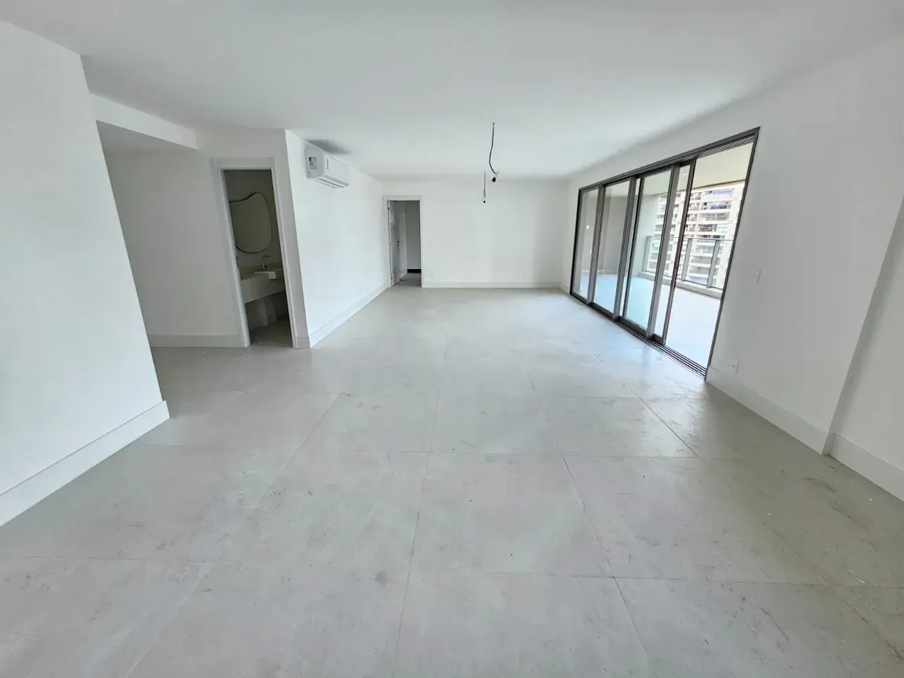 Unfurnished apartment with 3 bedrooms and 5 bathrooms — photo 7