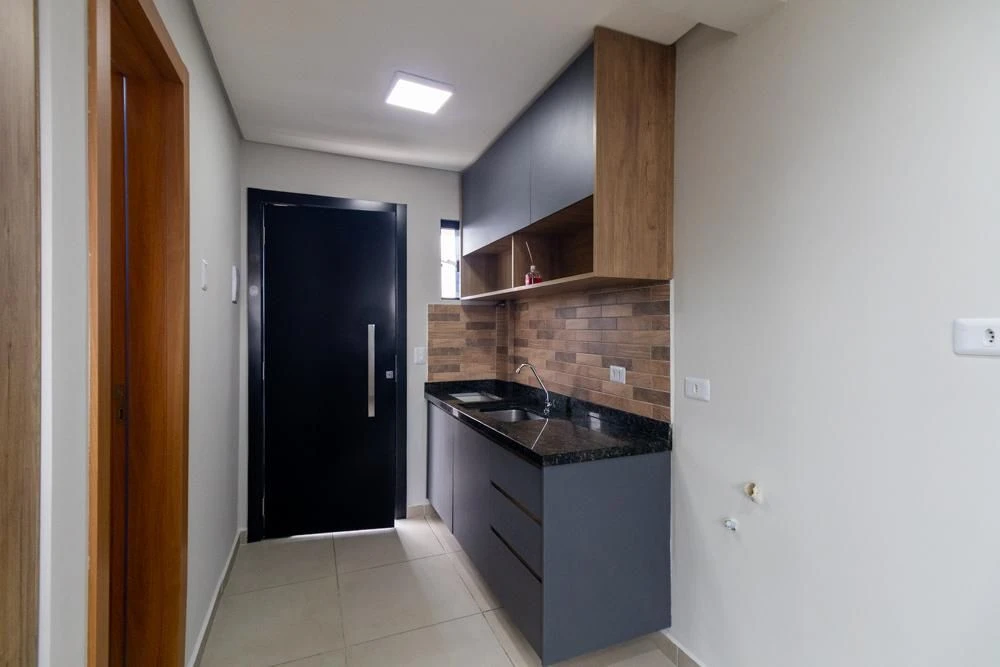 3-bedroom apartment in a building with a pool — photo 5