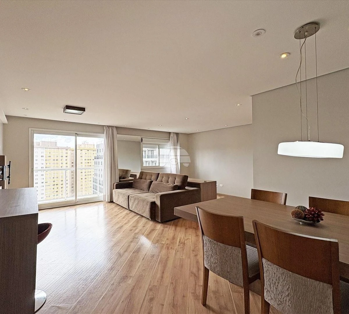 Furnished apartment, 126 m², with floor-to-ceiling windows