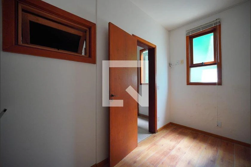 Панорамные окна и 7 спален: дом 700 м² — photo 47