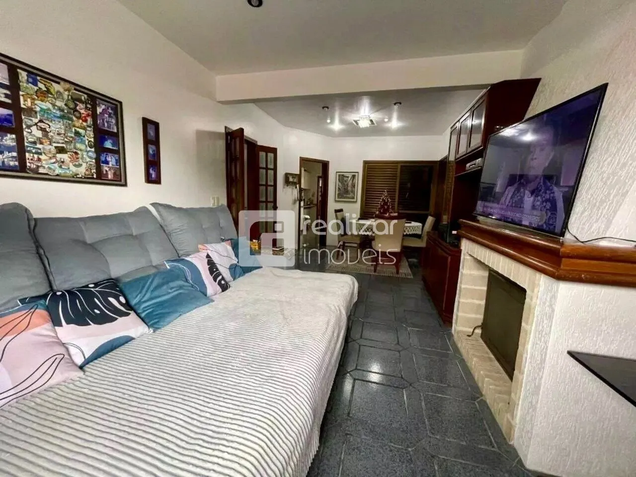 4-bedroom house with 5 bathrooms, 6 parking spaces on 1st floor