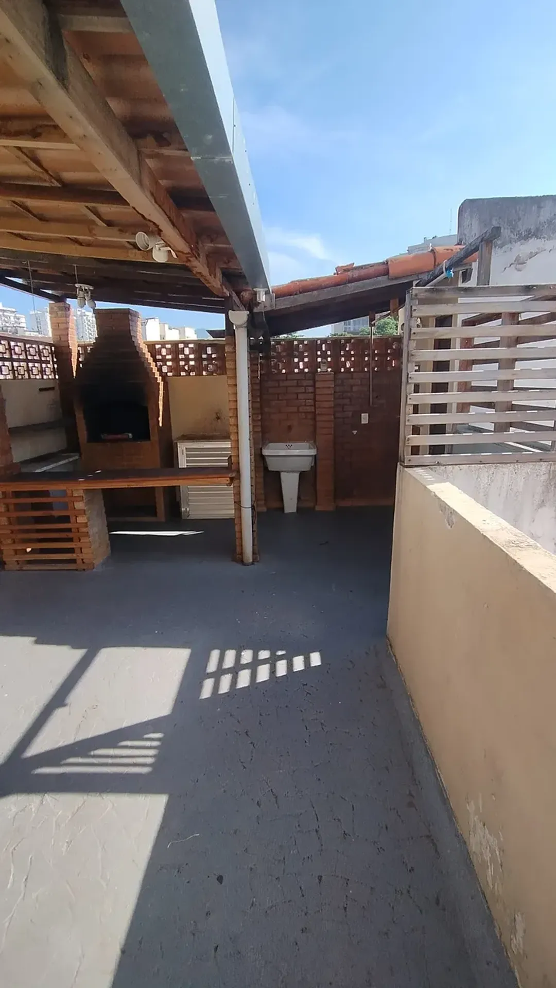 House with 7 bedrooms and 5 bathrooms with balcony BBQ — photo 11