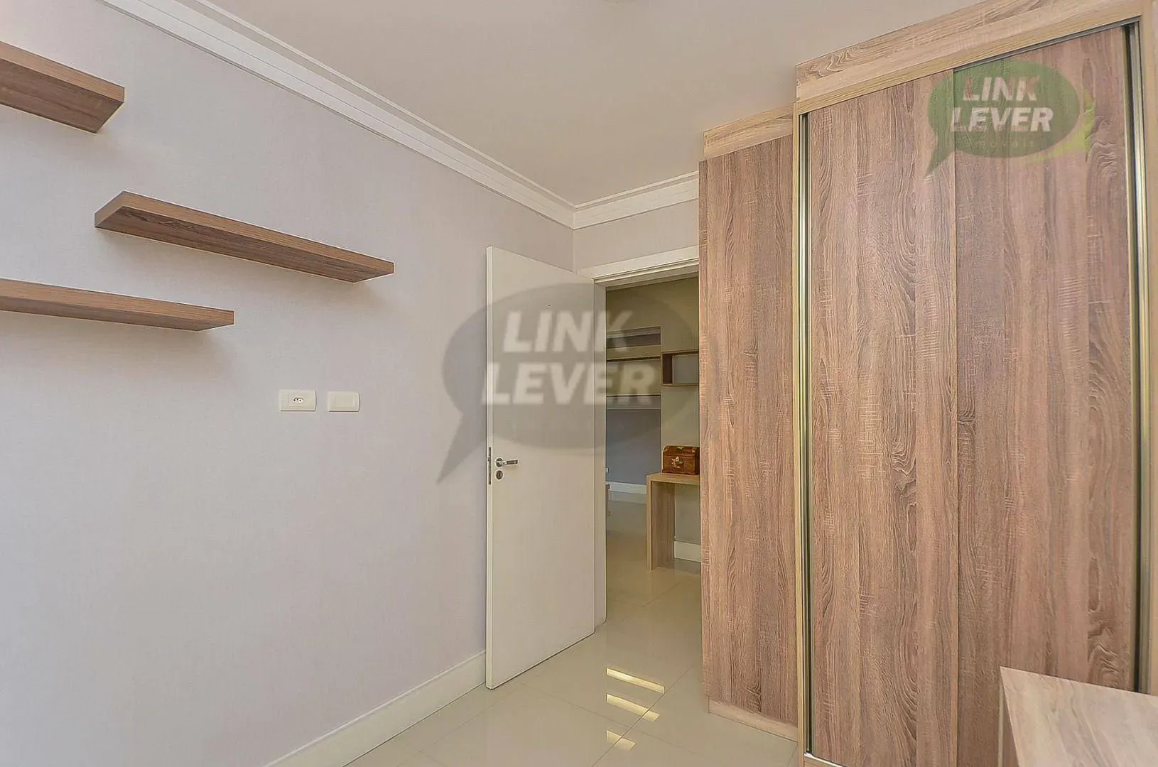 Balcony with a grill in a 3-bedroom apartment, 88 m² — photo 11