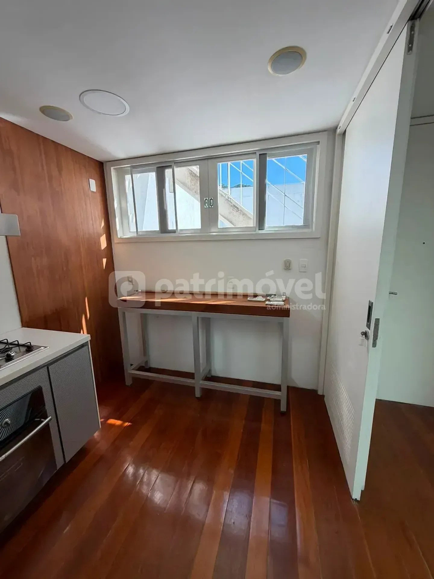 4-bedroom house with floor-to-ceiling windows — photo 51
