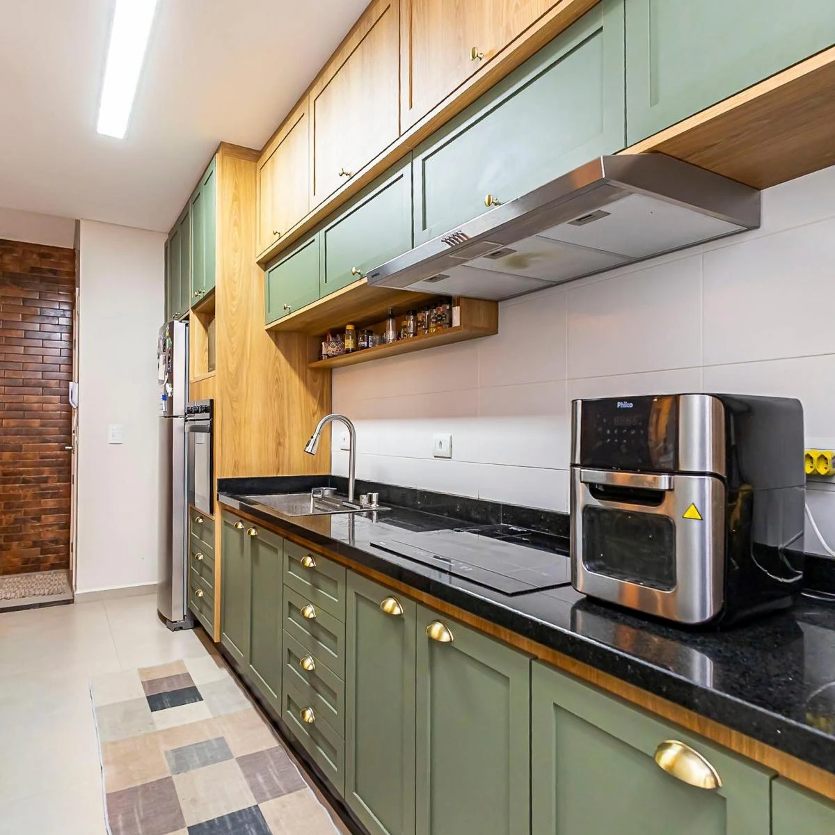 3-bedroom apartment with a grill on the balcony in Curitiba — photo 30