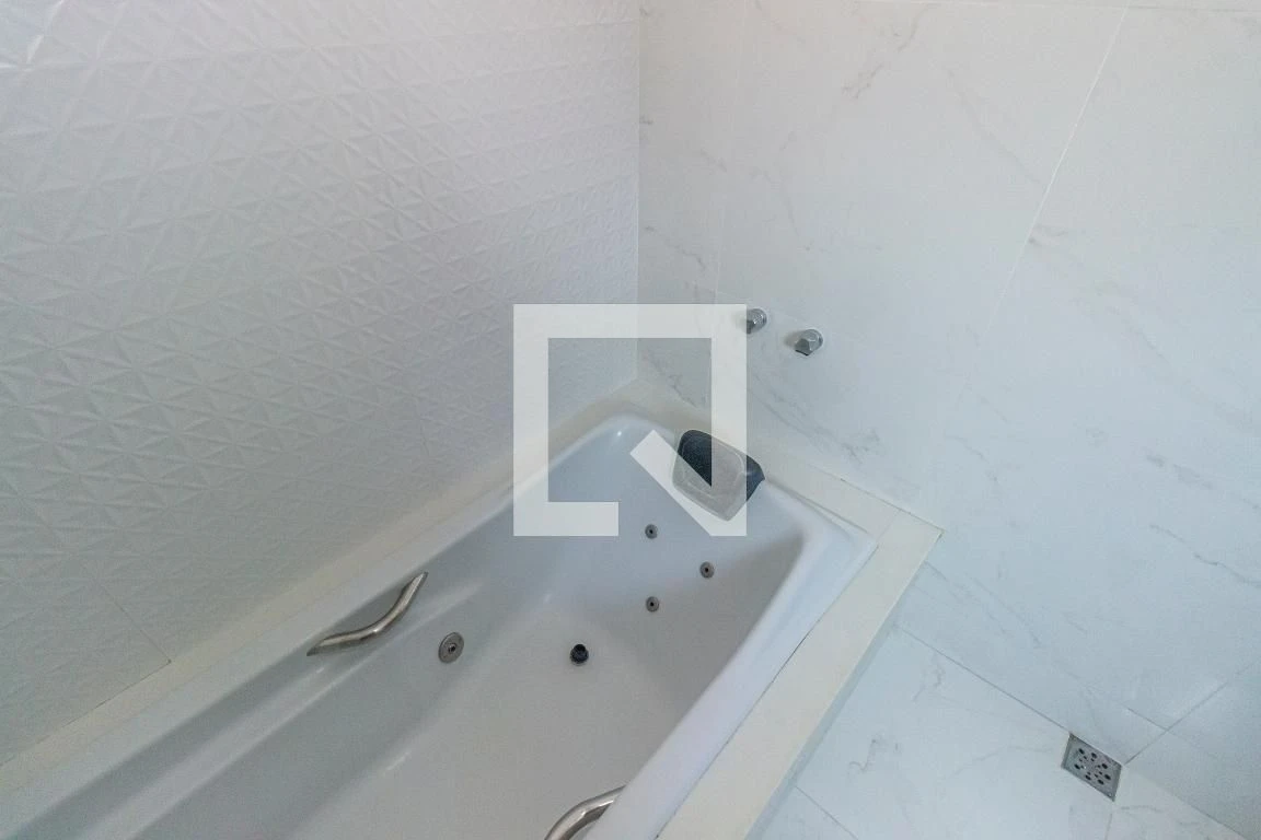 420 m² house with a jacuzzi and a private pool — photo 49
