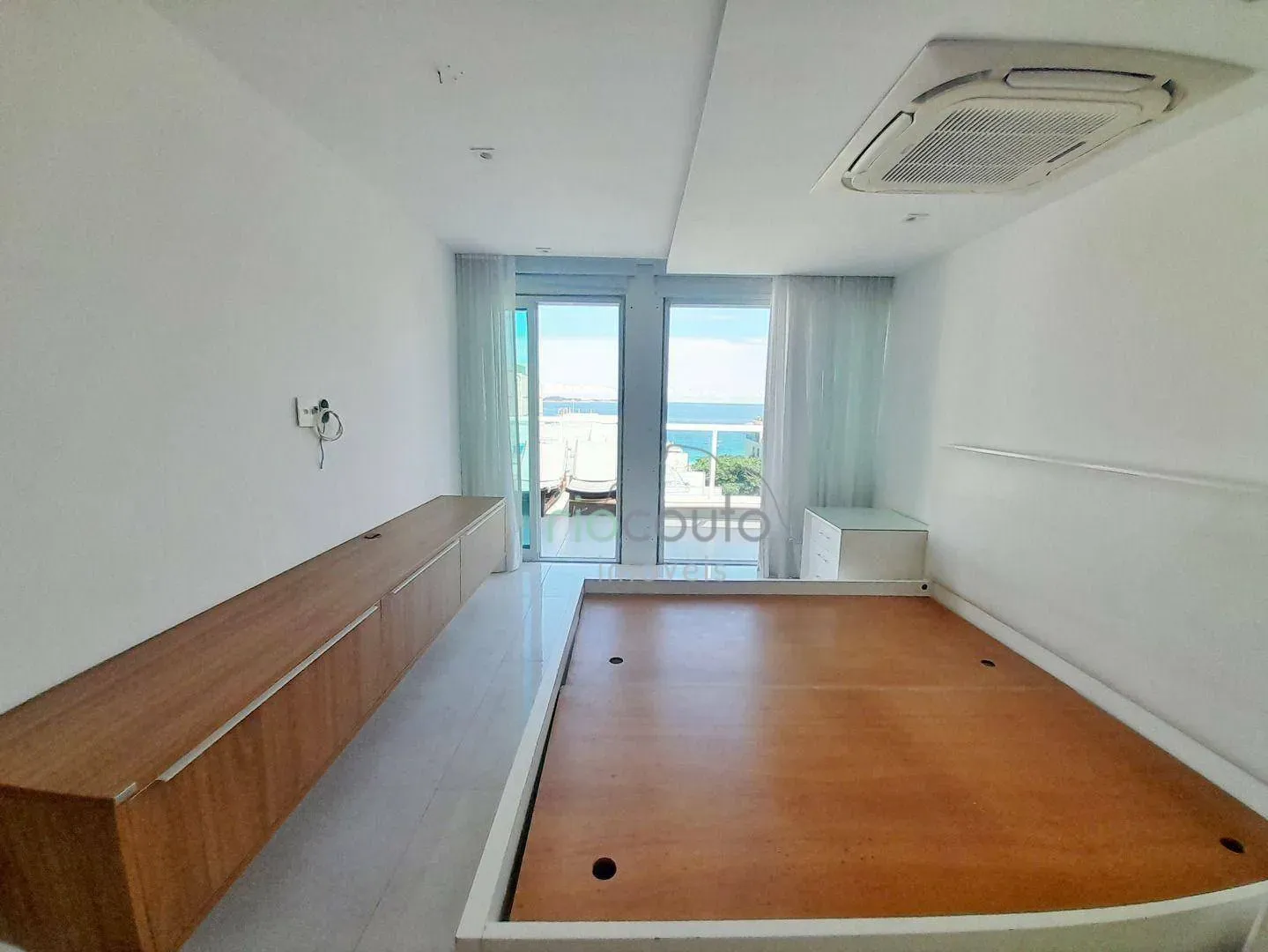Apartment with 4 bedrooms and a balcony — photo 30