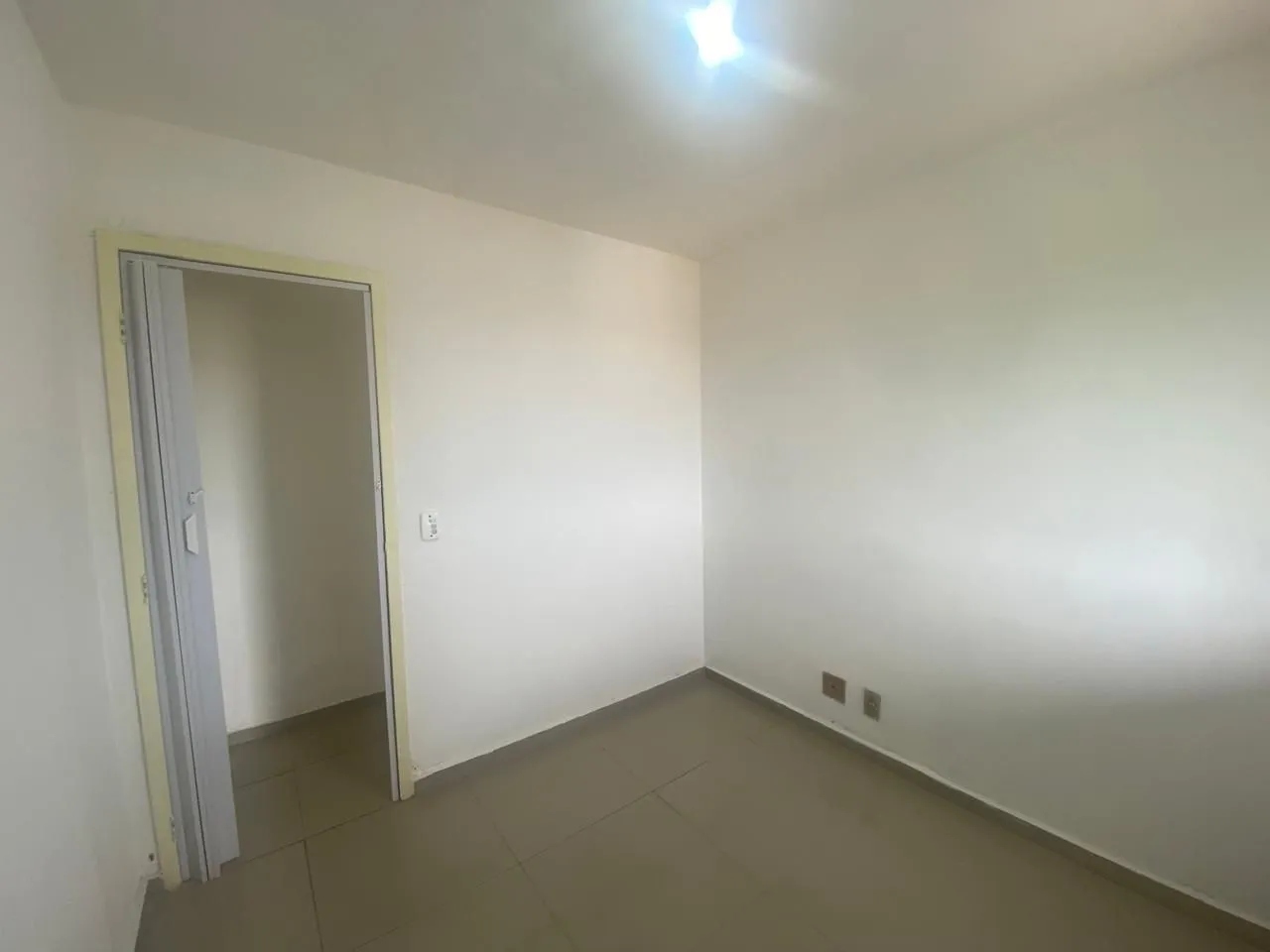 2-bedroom apartment in a building with a gym — photo 17