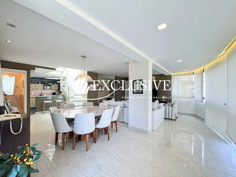 3-bedroom apartment in a building with a pool — photo 21