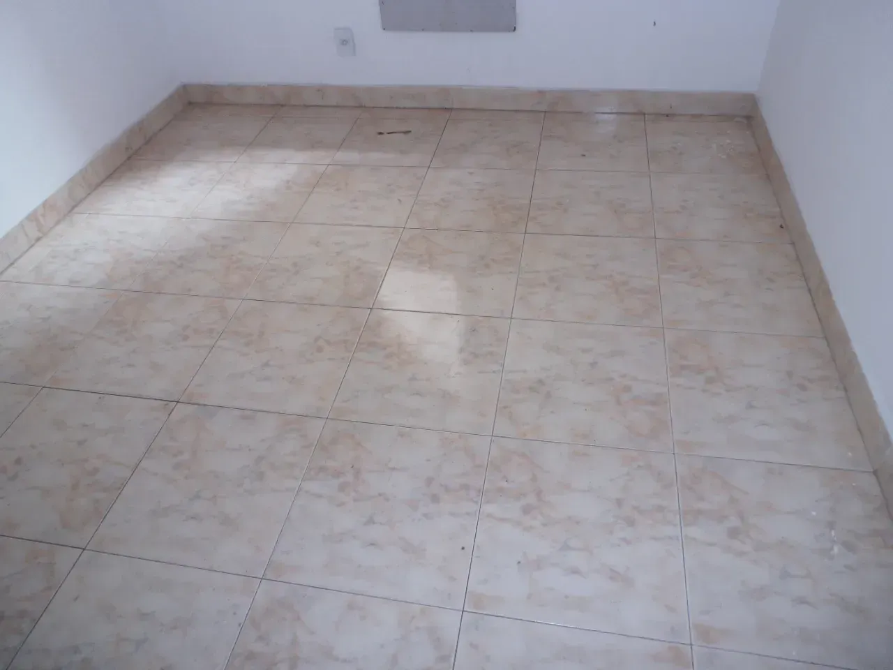 Unfurnished 2-bedroom apartment with balcony — photo 15
