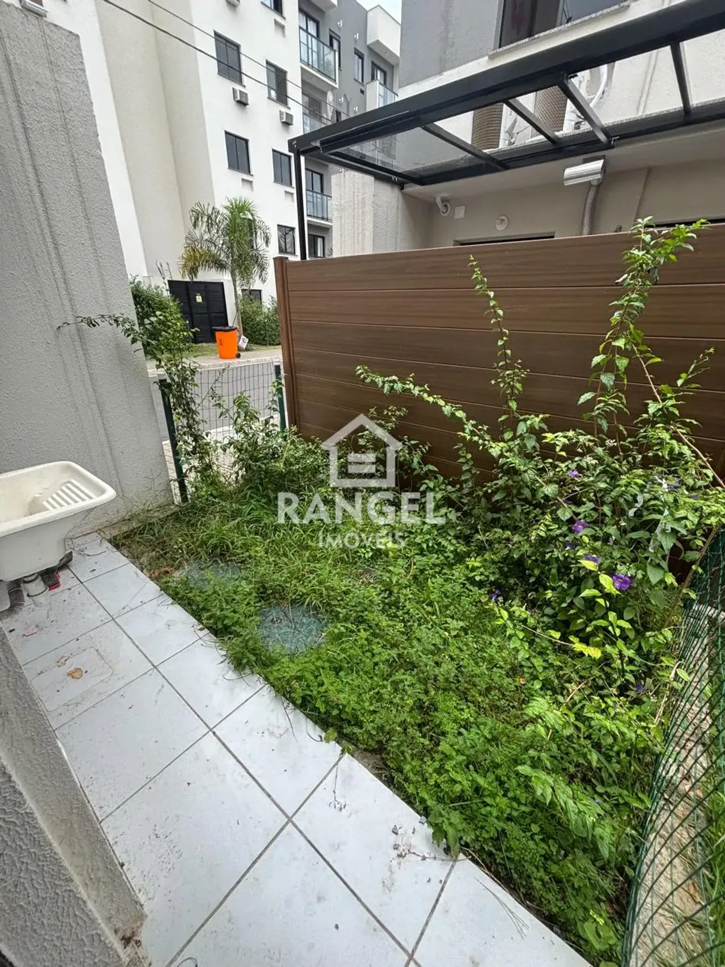 House with a private garden and a separate kitchen — photo 10