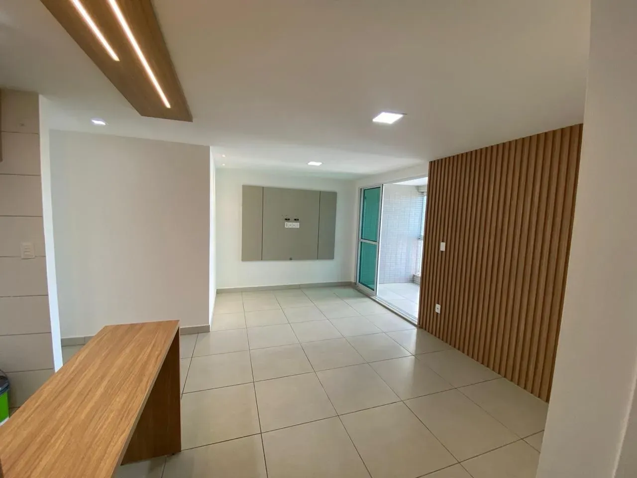 Glass-enclosed balcony in a 2-bedroom apartment, 72 m²