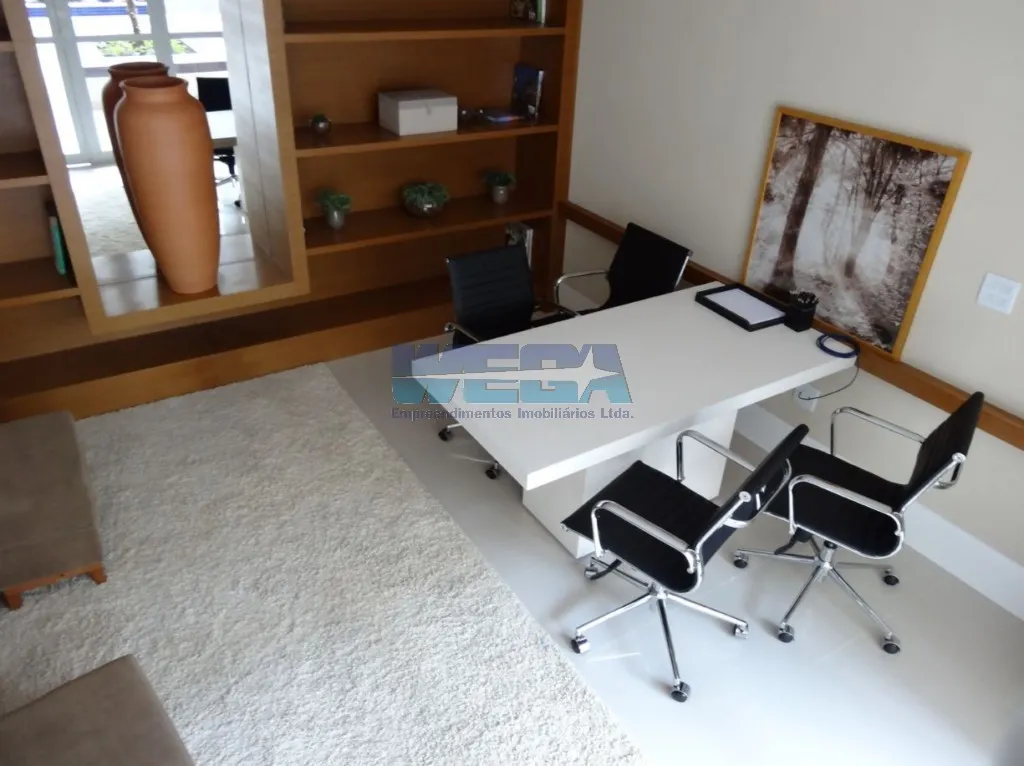 Apartamento com 4 quartos e varanda de vidro fechada — photo 43