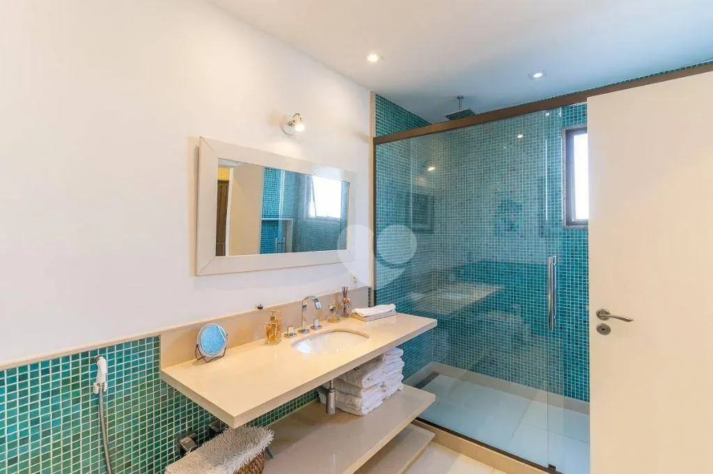 Furnished 574 m² apartment with 4 en-suite bedrooms — photo 44
