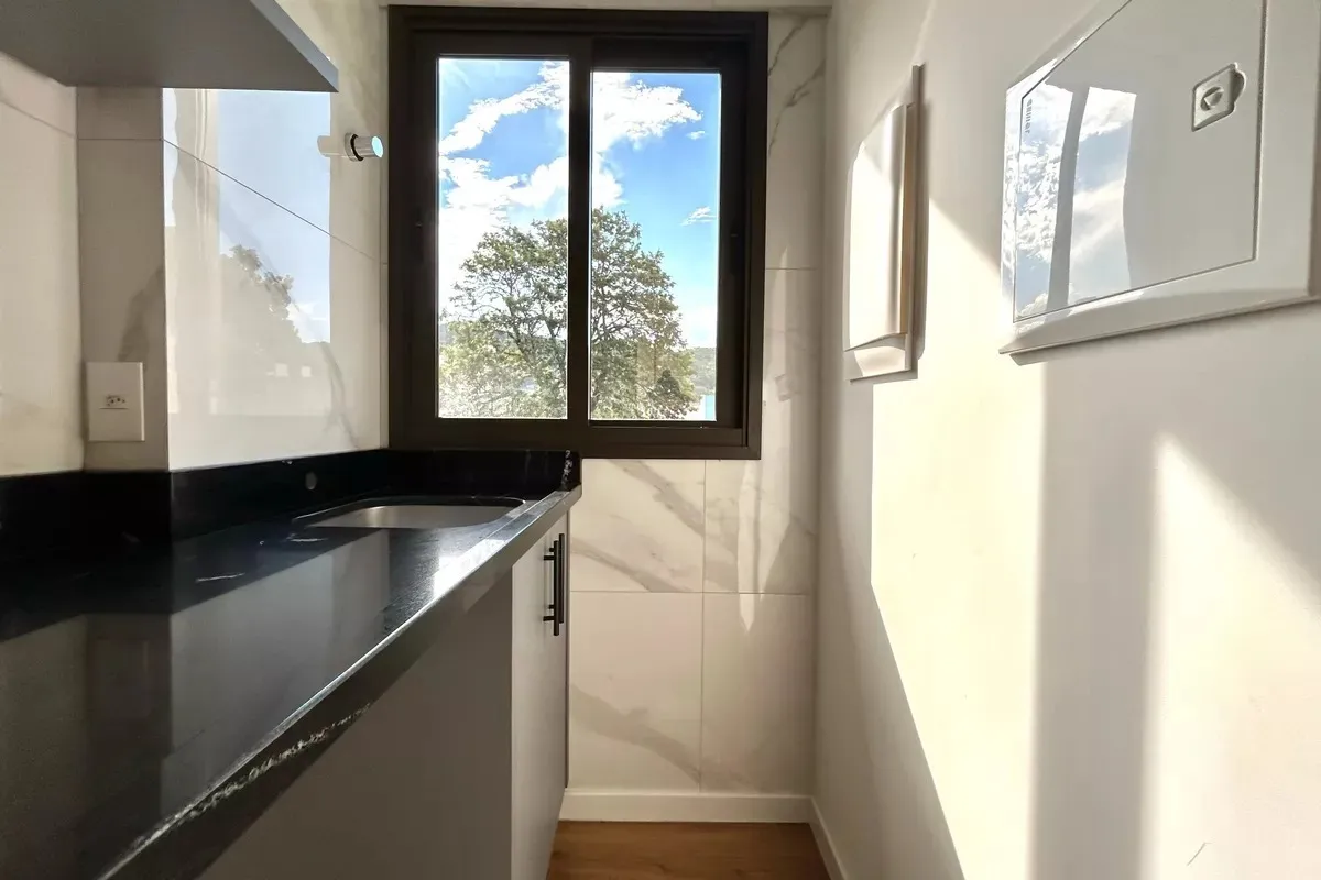 2-bedroom apartment with integrated kitchen and balcony — photo 11